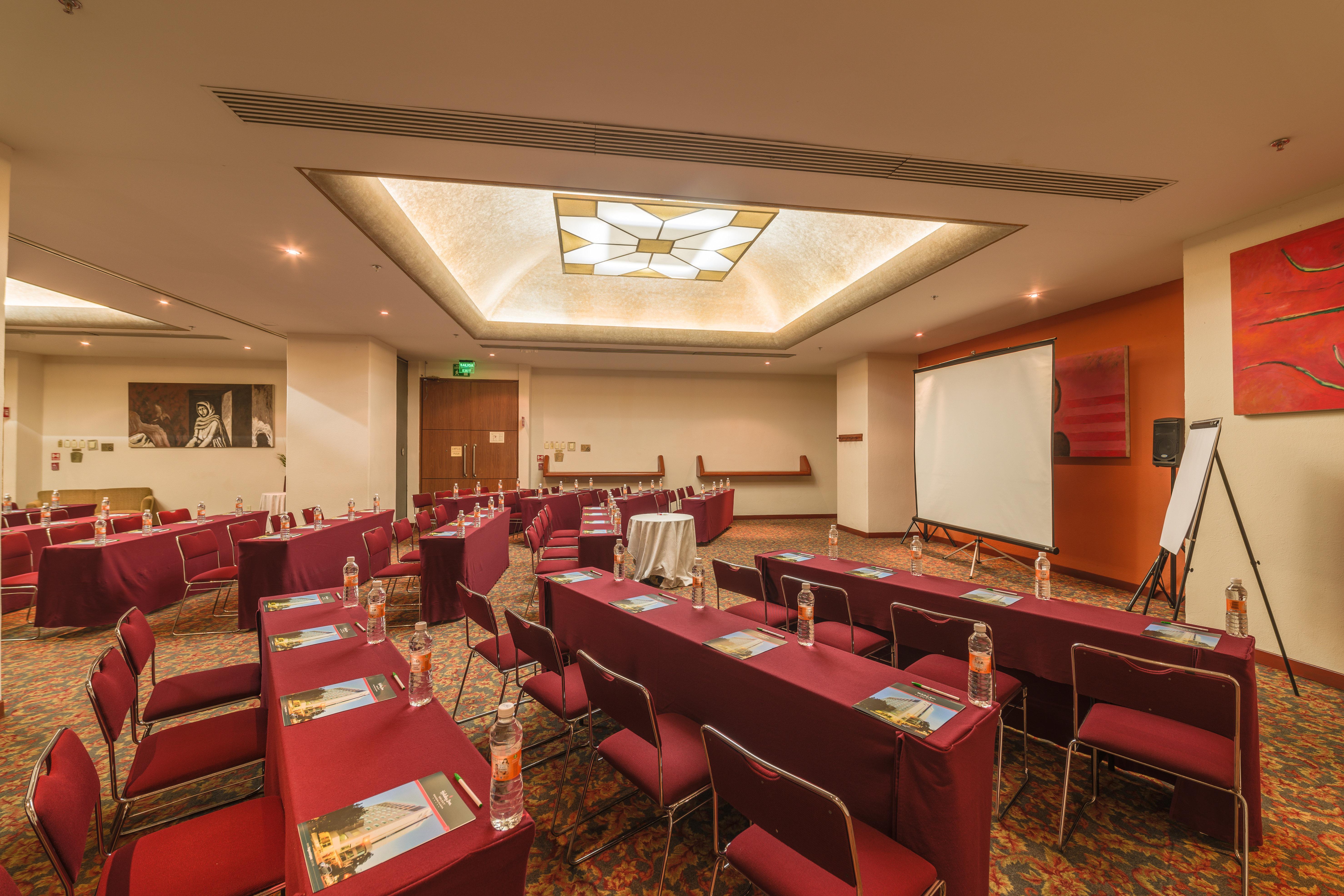 Holiday Inn Guadalajara Select By Ihg Exterior photo
