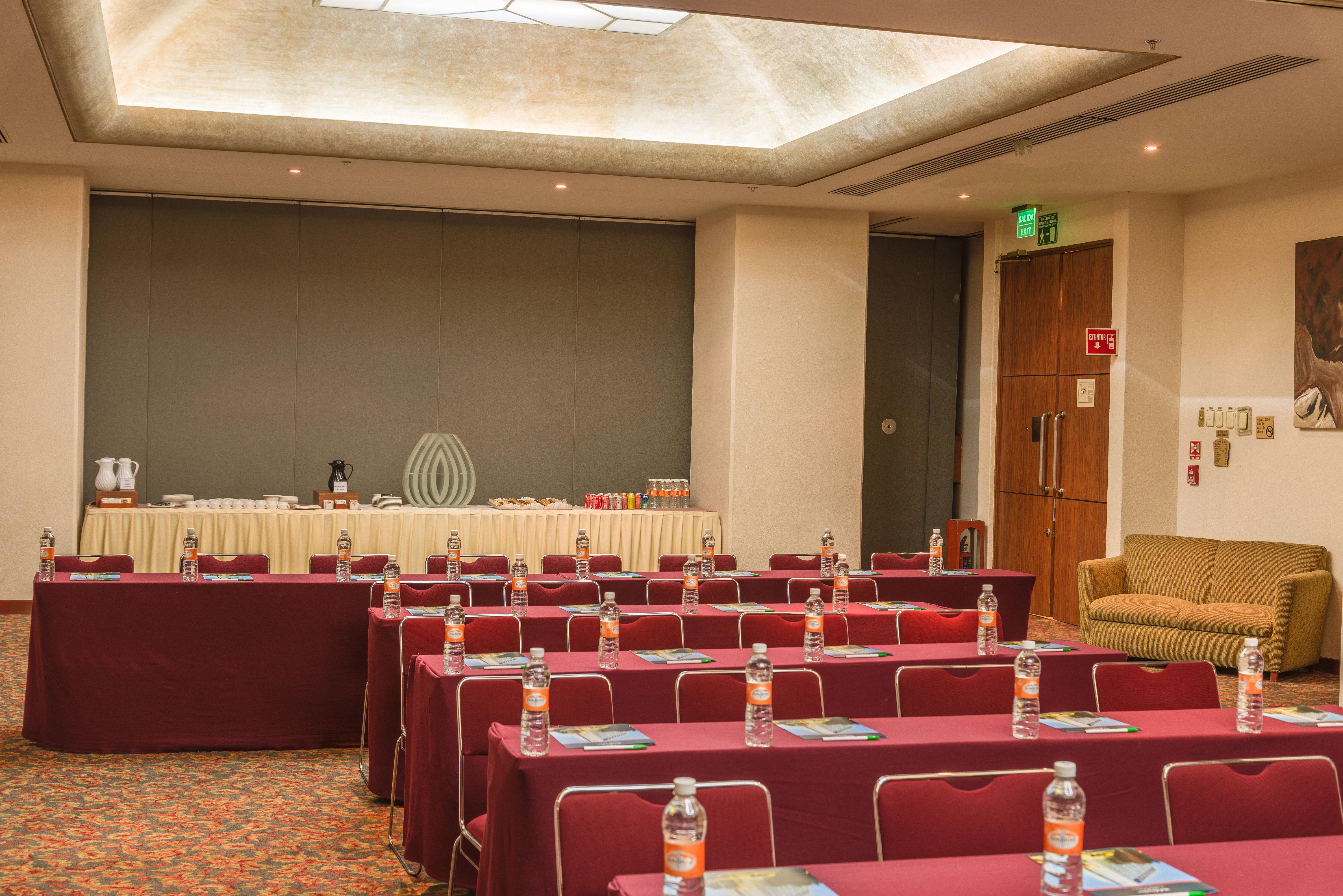 Holiday Inn Guadalajara Select By Ihg Exterior photo
